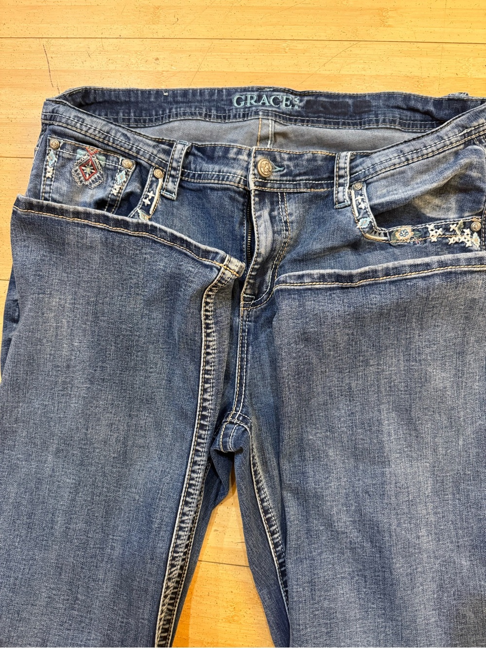Grace Boot Cut Jeans in Medium Blue Wash with Embroidered Pockets - Picture 2 of 3